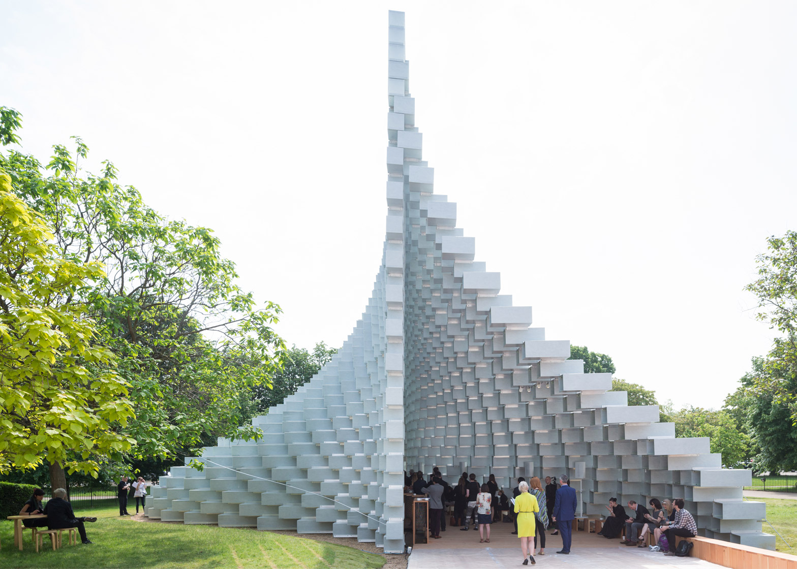Serpentine pavilion stuns